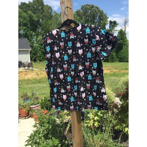 Zoe + Chloe scrub top womens sz M black pink owls birds medical vet tech dental - Picture 7 of 9